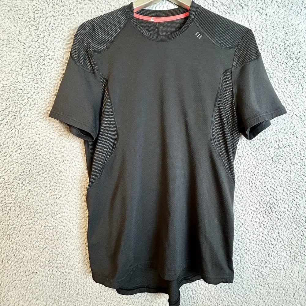LULULEMON LIGHT AS AIR TECH Men's Short Sleeve Shirt Zip Pocket Reflective Sz S